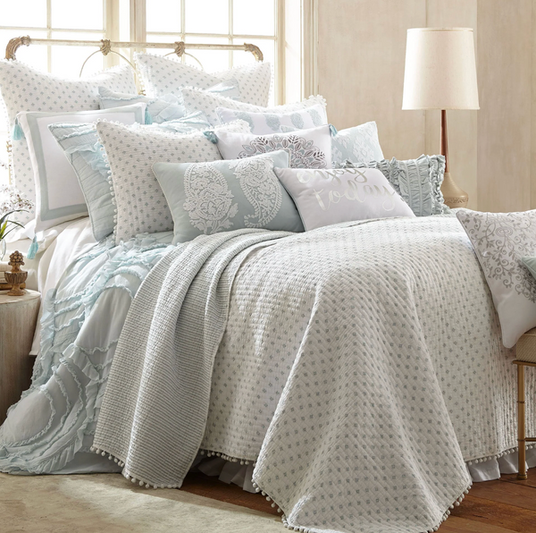 Ditsy Spa Quilt Set