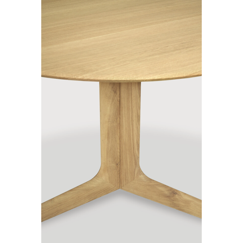 Corto Dining Table Round in Oak Oiled