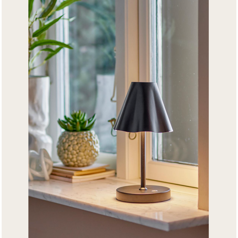 Metal Rechargeable Table Lamp in Black